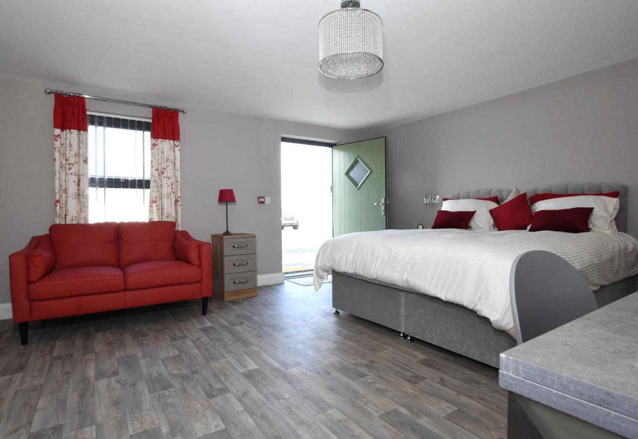 Homestead Hillsborough Guest Rooms Экстерьер фото